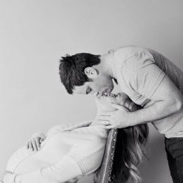 Hillary Duff Besa A Su Marido Mike Comrie