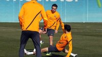 Fútbol.- Xavi Hernández se entrena al mismo ritmo que sus compañeros