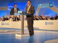 Rajoy a Arenas: "Habéis prometido el cambio a los andaluces y tenéis que cumplir"