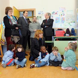 La consejera de Educación, Cultura y Deporte, María Victoria Broto, inaugura col