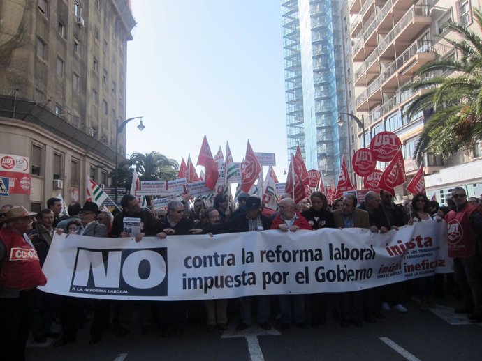 Cabecera De La Manifestación Contra La Reforma Laboral Celebrada En Málaga