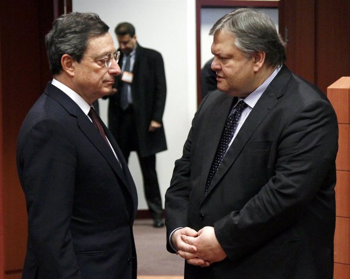 Mario Draghi Y Venizelos En La Reunión Del Eurogrupo