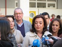 Moreno pide al Gobierno que "deje hacer" a Andalucía con las oposiciones porque "necesita más profesorado"