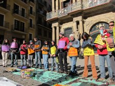 Concentración De Empleados De Ciclo Medio Tecnigral Contra Los Recortes.