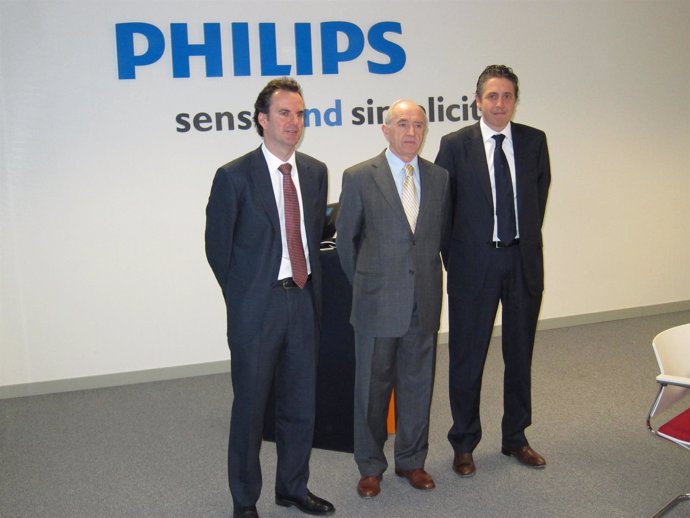 Presidente De Philips Ibérica, Ignacio Ayerdi (Centro)