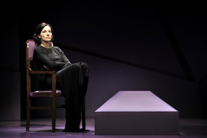 'Cinco Horas Con Mario' Con Natalia Millán Llega Al Teatro Riberas Del Guadaíra