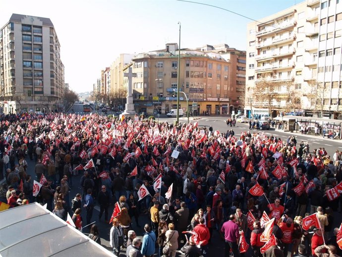 Manifestación Contra La Reforma Laboral En Cáceres