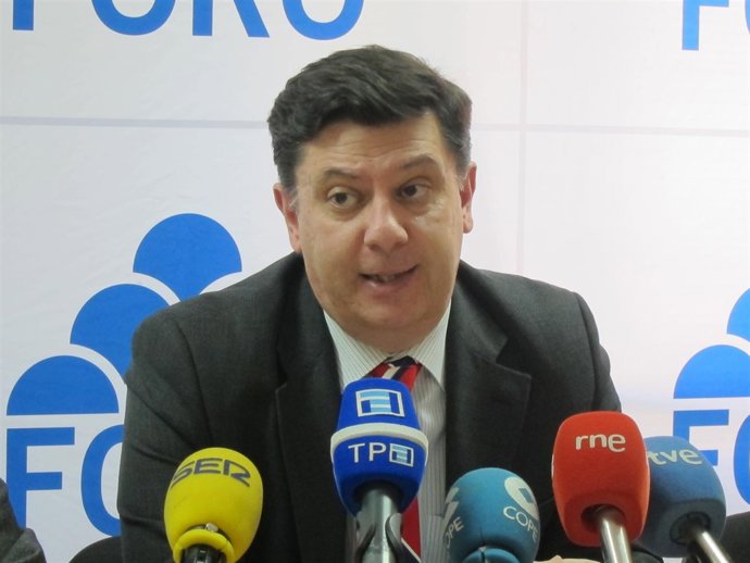 El Consejero De Economía,  José Manuel Rivero, En Rueda De Prensa