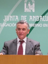 Plata felicita al equipo de 'La voz dormida' por sus tres premios y anima al público a ir a verla