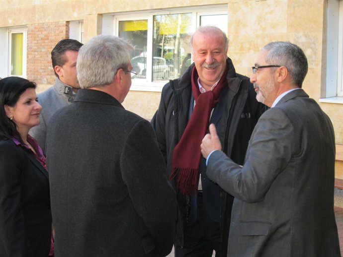 Del Bosque A Su Llegada Al Centro De Recuperación De Personas Con Discapacidad.
