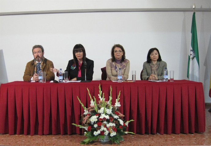 La Consejera De Igualdad, Micaela Navarro, En Un IES De Sevilla