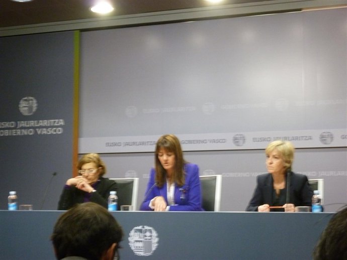 De Izquierda A Derecha, Manuela Carmena, Idoia Mendia E Inés Ibáñez.