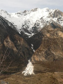 Alud en el Pirineo de Huesca