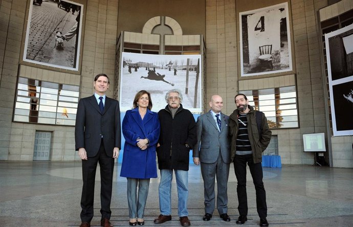 Botella Visita La Muestra De Ramón Masats