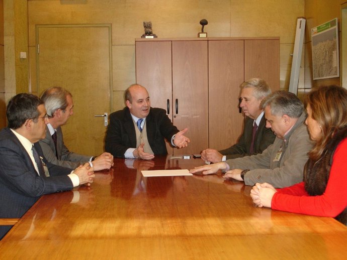 Juan Vega Se Reúne Con Empresarios Avilesinos