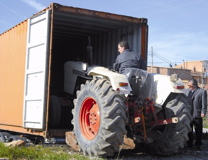 El Banc de Recursos envía un tractor a Bolivia