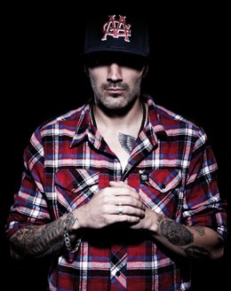 El Mc Madrileño Moreno En Una Foto Promocional