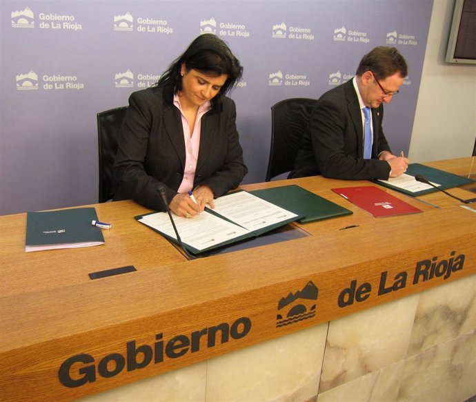 Martínez De Pisón Y Arruga Firman Convenio Entre Gobierno Y UR