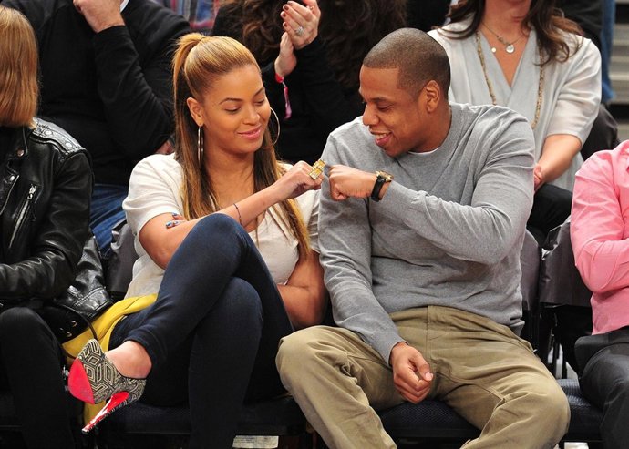 Beyoncé Y Jay-Z En Un Partido De Baloncesto