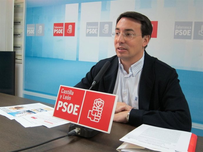 Fernando Pablos En La Sede Del PSOE De Salamanca.