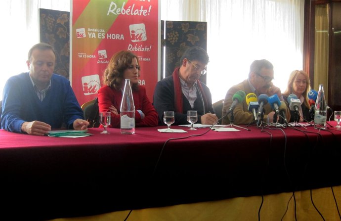 Valderas (C), Junto A Candidatos Y Dirigentes De IU En Jaén.