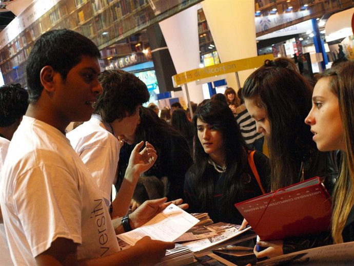 Alumnos De IE University Participan En AULA.