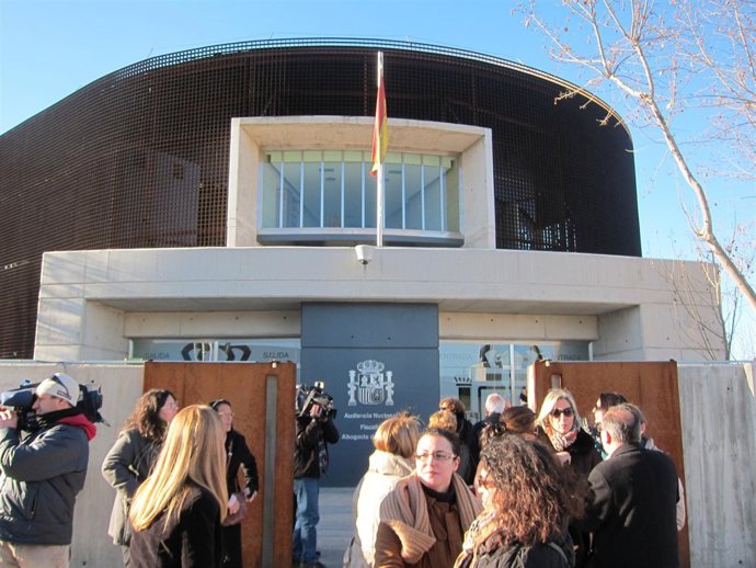 Las Víctimas Acuden Al Juicio Por El Atentado De Santa Pola