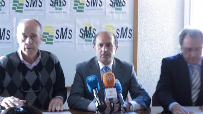 Miembros Del Sindicato Médico De Sevilla Durante Su Comparecencia