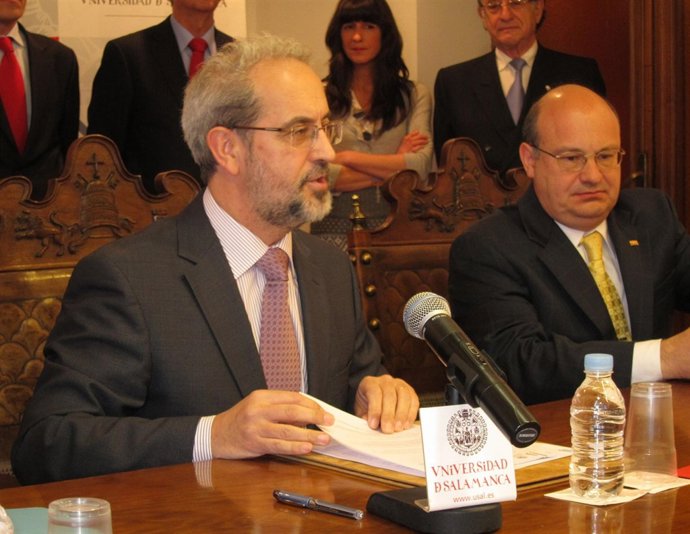 El Rector De La Universidad De Salamanca, Daniel Hernández Ruipérez