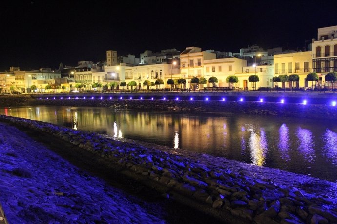 LA Avenida De Andalucía, Con Una Fachada Que Se Ve Afectada Por El Deslinde.