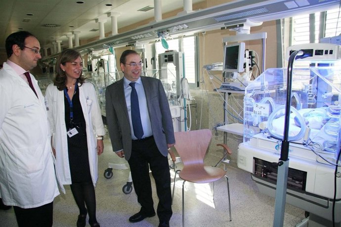 Rosado Visita El Área Materno-Infantil Del Hospital De Manises 