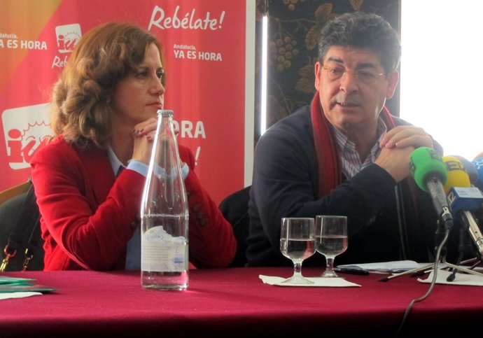 Diego Valderas, Junto A La Número Dos De IU Por Jaén, Juana De Dios Roca.
