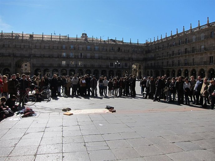 Participantes En La Concentración De La Plaza Mayor De Salamanca