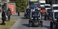 Una caravana de 13 Twizy de Renault recorre las calles de Valladolid para comprobar sus prestaciones y fiabilidad