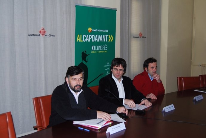 De Izquierda A Derecha, Joan Caball, Carles Puigdemont Y Marc Xifra