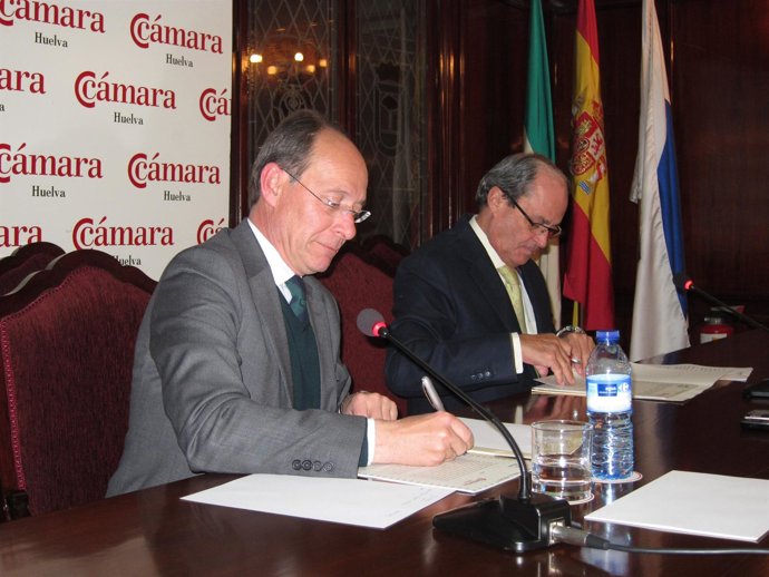 El Consejero De Medio Ambiente, José Juan Díaz Trillo, Junto A Antonio Ponce. 