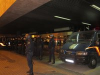 Sánchez de León transmite a los estudiantes que no dimitirá y dice que los detenidos mantendrán los cargos imputados