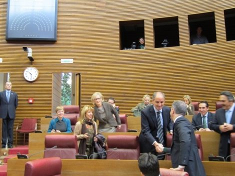 Camps Saluda A Costa En Su Reparición En Las Corts