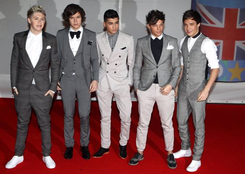 One Direction En La Alfombra Roja De Los BRIT Awards 