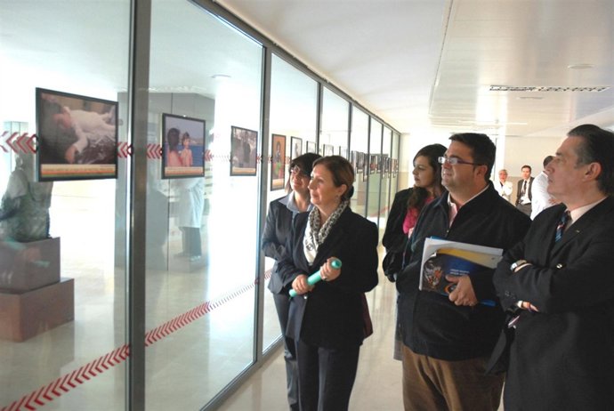 Palacios Visita La Exposición Sobre Enfermedades Raras