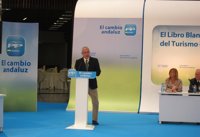 Arenas, "abierto" a participar en "todos" los debates