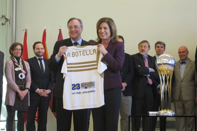 Ana Botella, En La Recepción Al Real Madrid De Baloncesto
