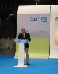 Arenas dice que si gobierna, las Medallas de Andalucía se consensuarán y entregarán cada año en una provincia distinta