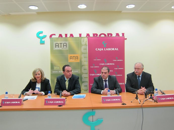 Firma Del Convenio Entre ATA Y Caja Laboral.
