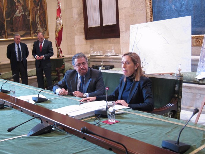 El Alcalde De Sevilla, Juan Ignacio Zoido, Y La Ministra De Fomento, Ana Pastor