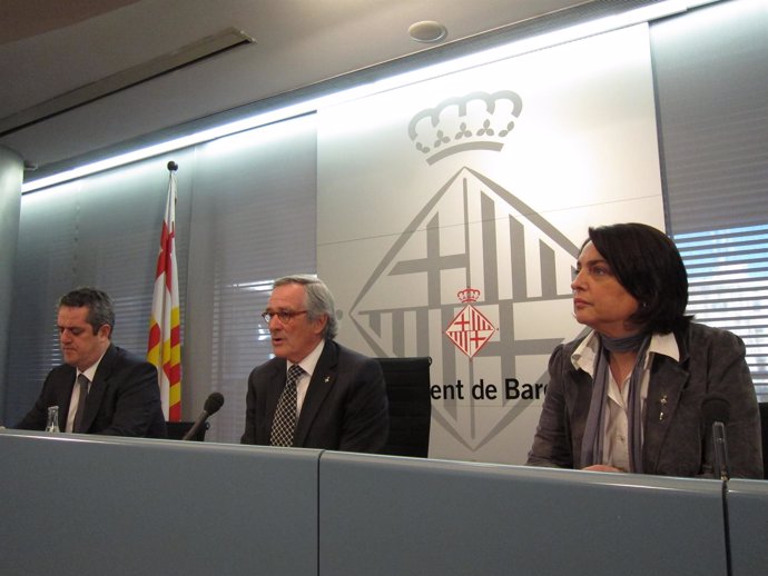 Alcalde De Barcelona X.Trias (Centro) Y Tenientes De Alcalde J.Forn Y S.Recasens