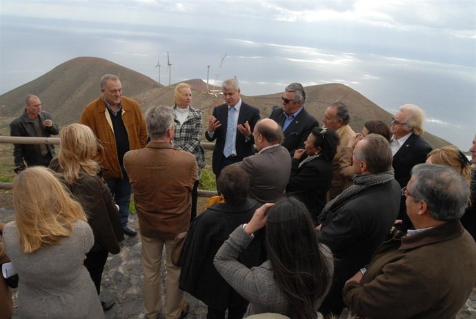 El Grupo Consular En El Mirador Del Parque Eólico