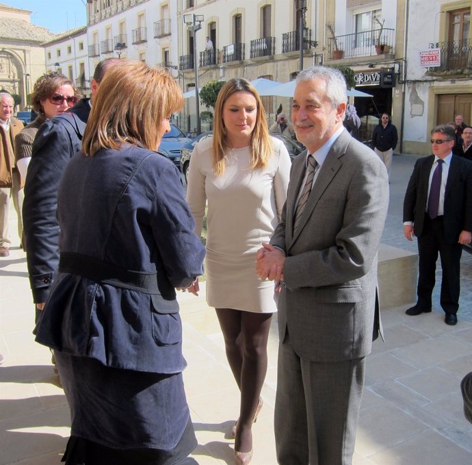 La Delegada Del Gobierno Andaluz En Jaén, Purificación Gálvez, Saluda A Griñán.