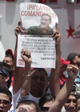 Venezolanos Expresando Su Apoyo A Hugo Chávez.
