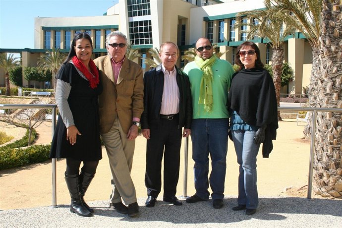 Integrantes De La Delegación En Su Visita A La Ciudad De La Luz